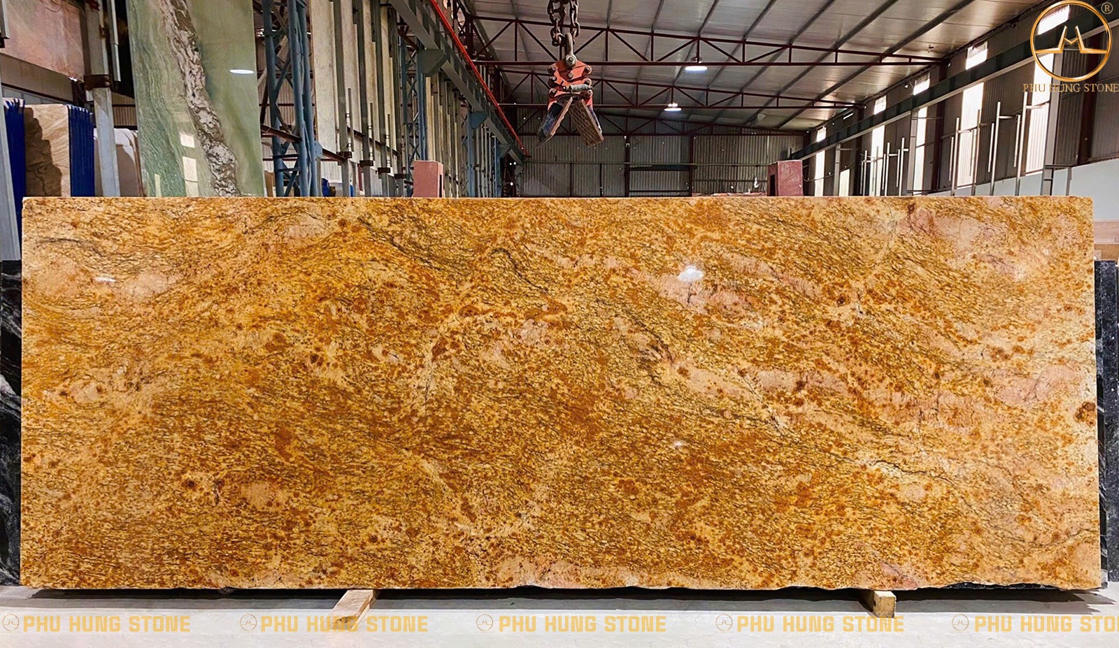 Ảnh thực tế mẫu đá Vàng Hoàng Gia khổ nhỏ