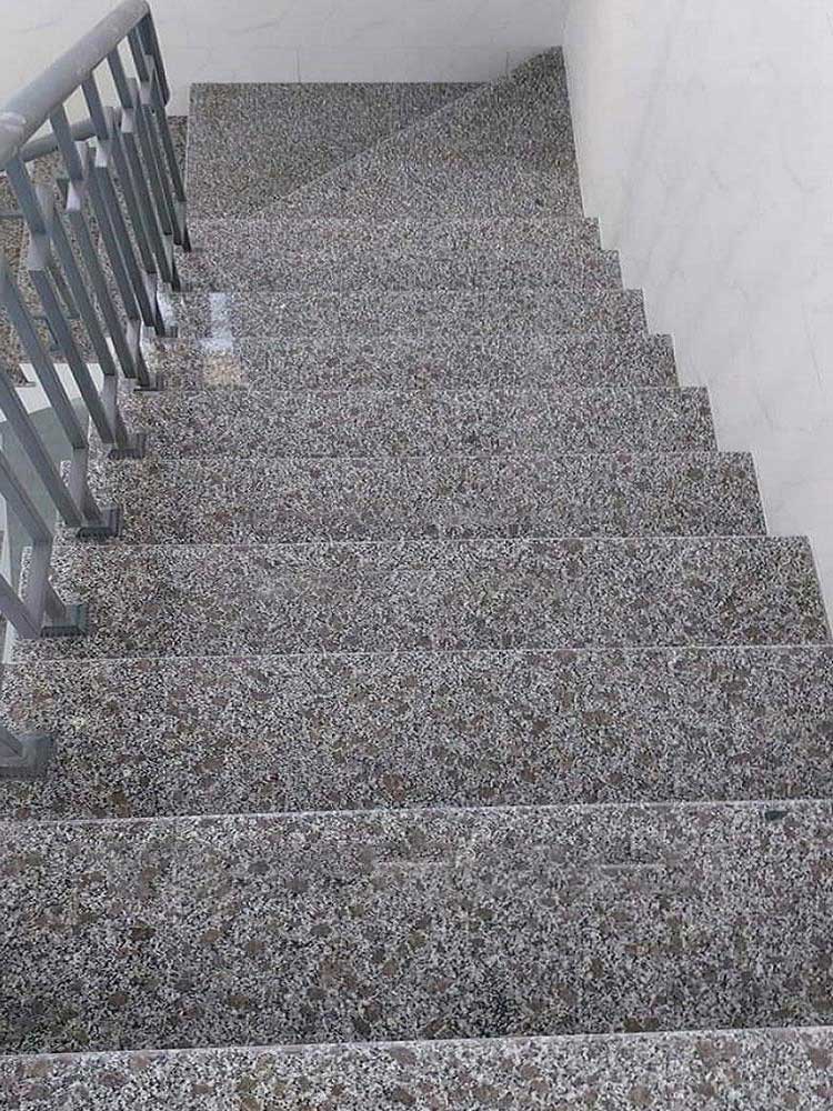 Hình ảnh đá cầu thang granite tím hoa cà hiện đại