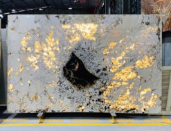 Hình ảnh Đá Granite Alpinus White 2 xuyên sáng ấn tượng