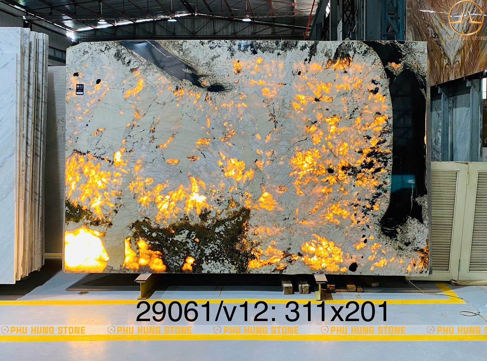 Hình ảnh Đá Granite Alpinus White 3 xuyên sáng đẹp sang