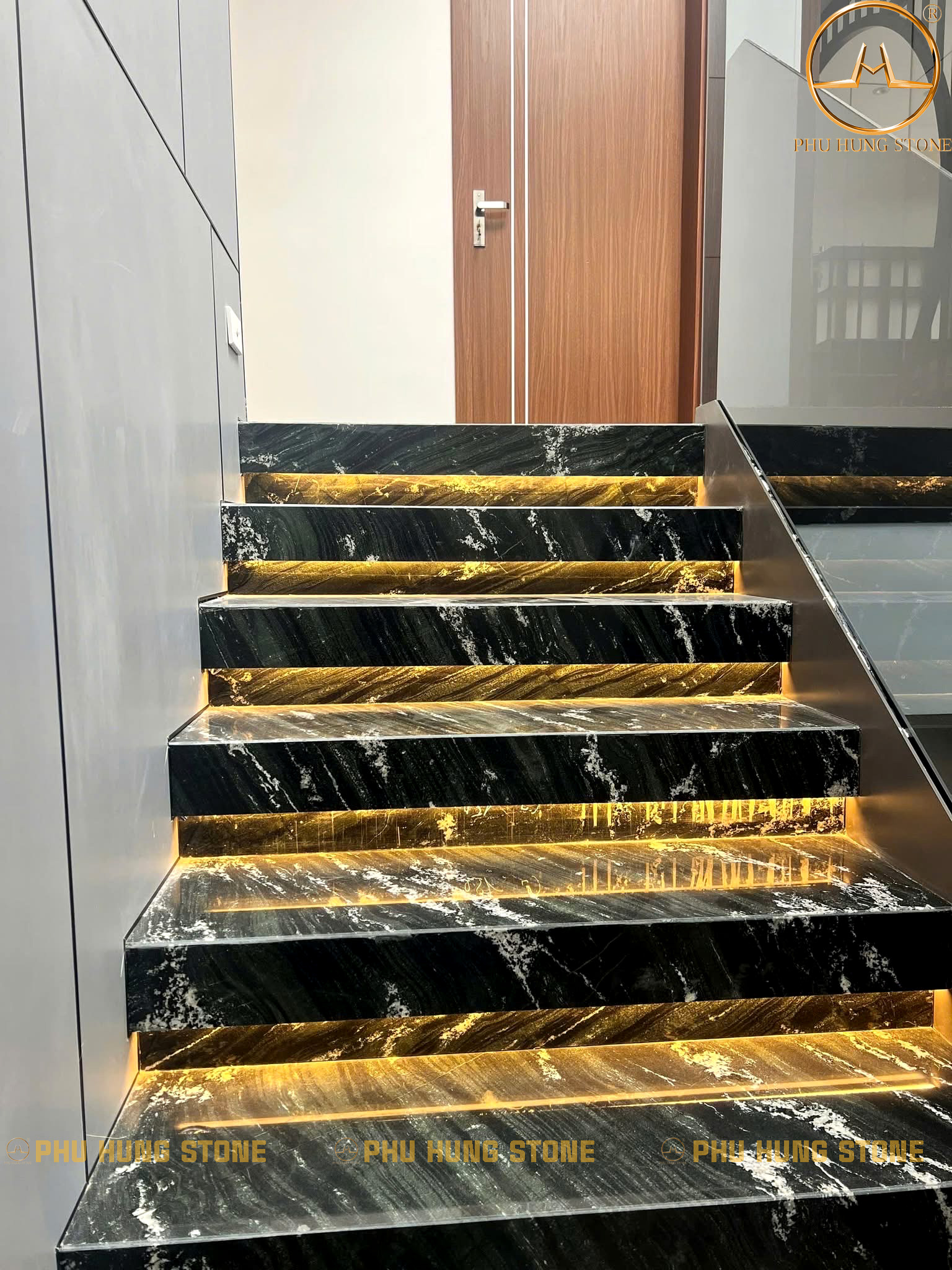 Hình ảnh Đá granite Olivia Green ốp cầu thang đẹp