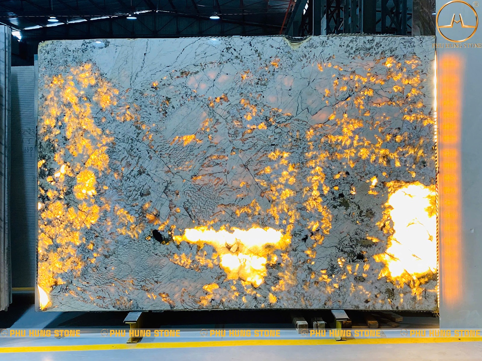 Hình ảnh Đá Granite xuyên sáng đẹp Alpinus White 5