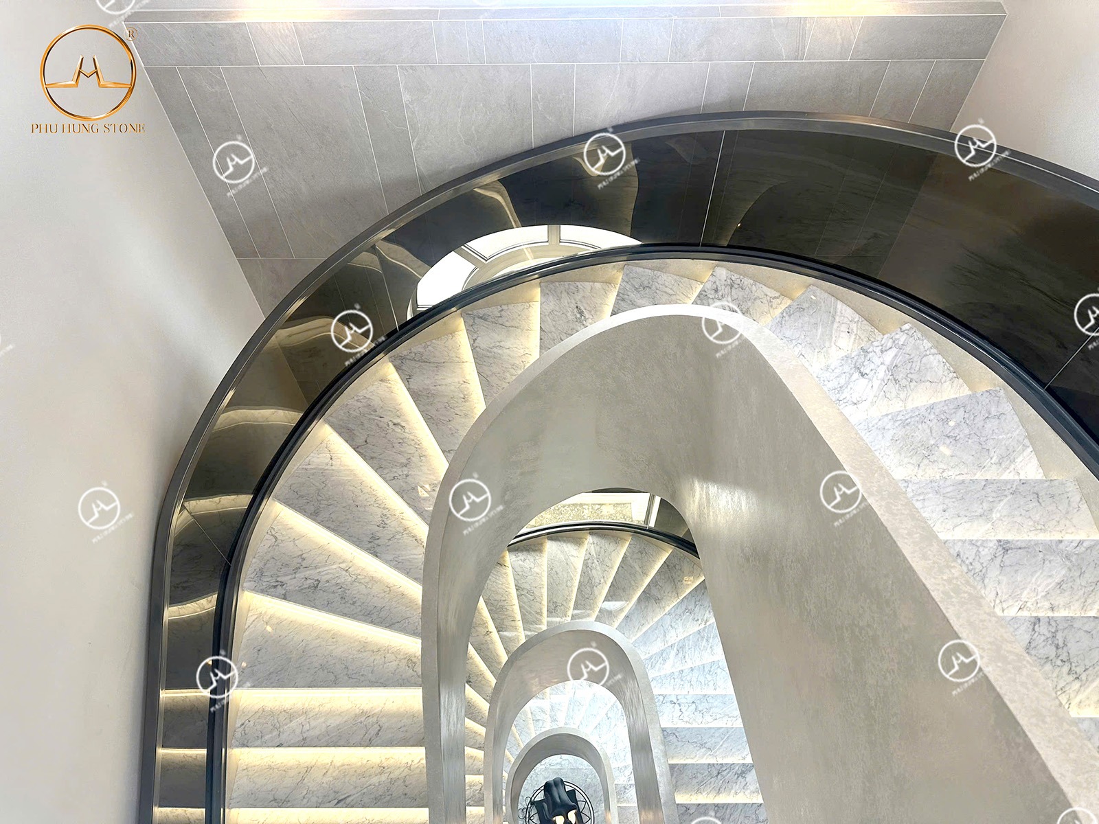 Hình ảnh Đá marble ốp lát cho cầu thang cong sang trọng
