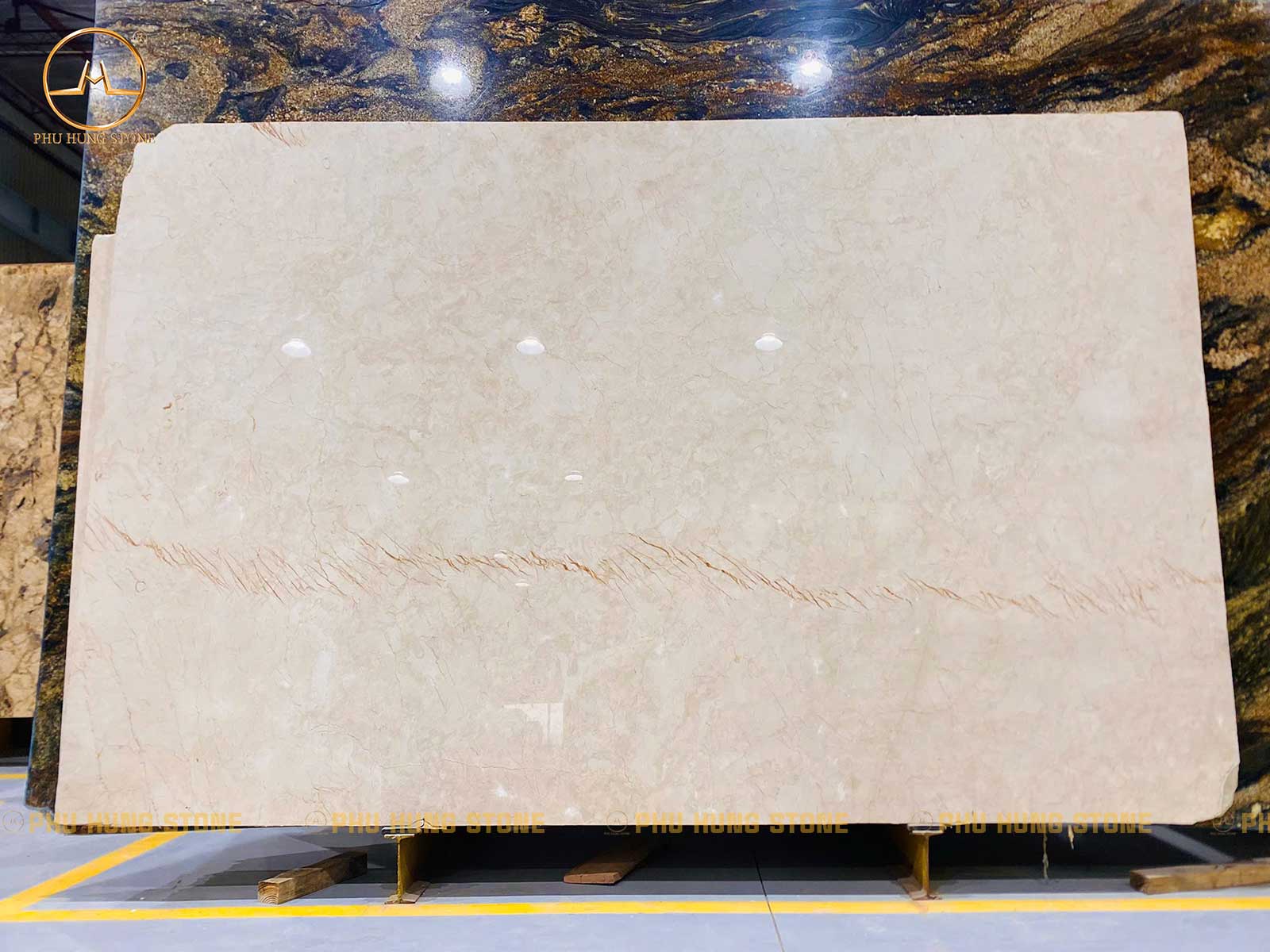 Hình ảnh Đá marble Rosalight 3519 ốp cầu thang