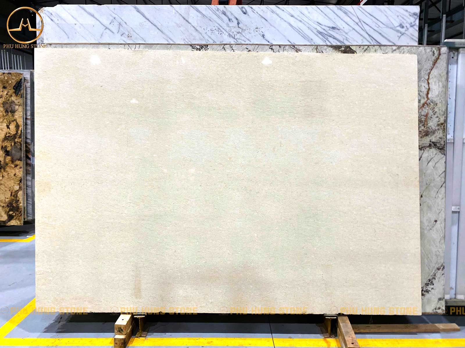Hình ảnh Đá marble vàng tằm màu kem khổ lớn