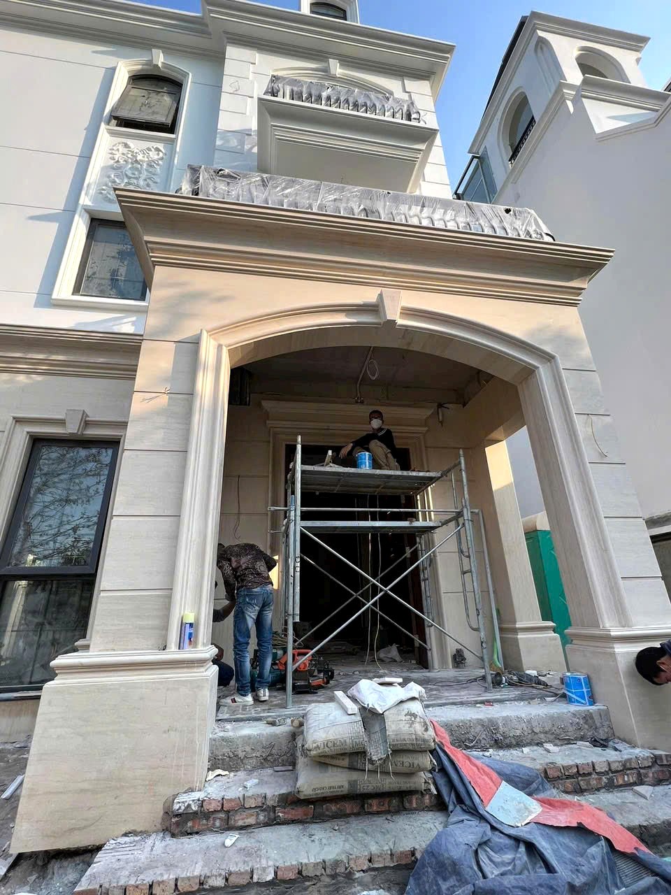 Hình ảnh Đá mặt tiền Moca Cream đẹp hiện đại và sang trọng