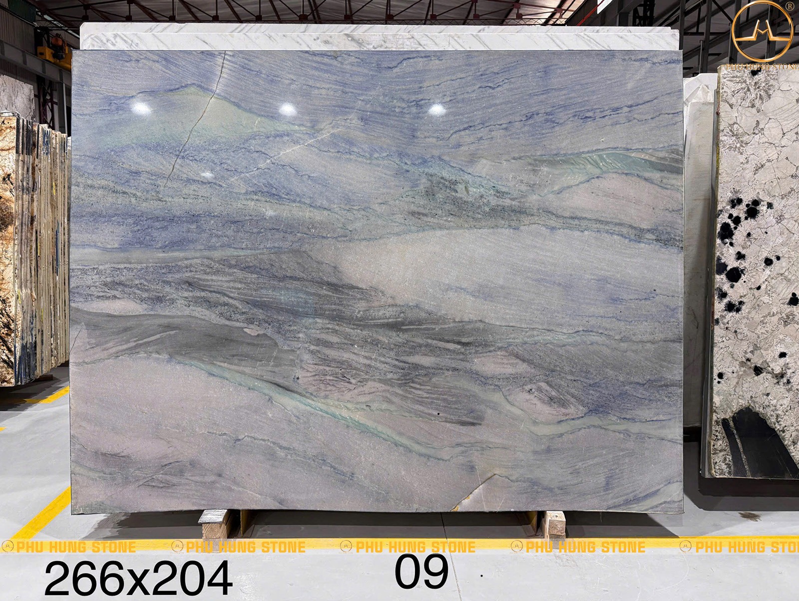 Hình ảnh Đá Quartz Azul Imperial Blue tone màu ấn tượng