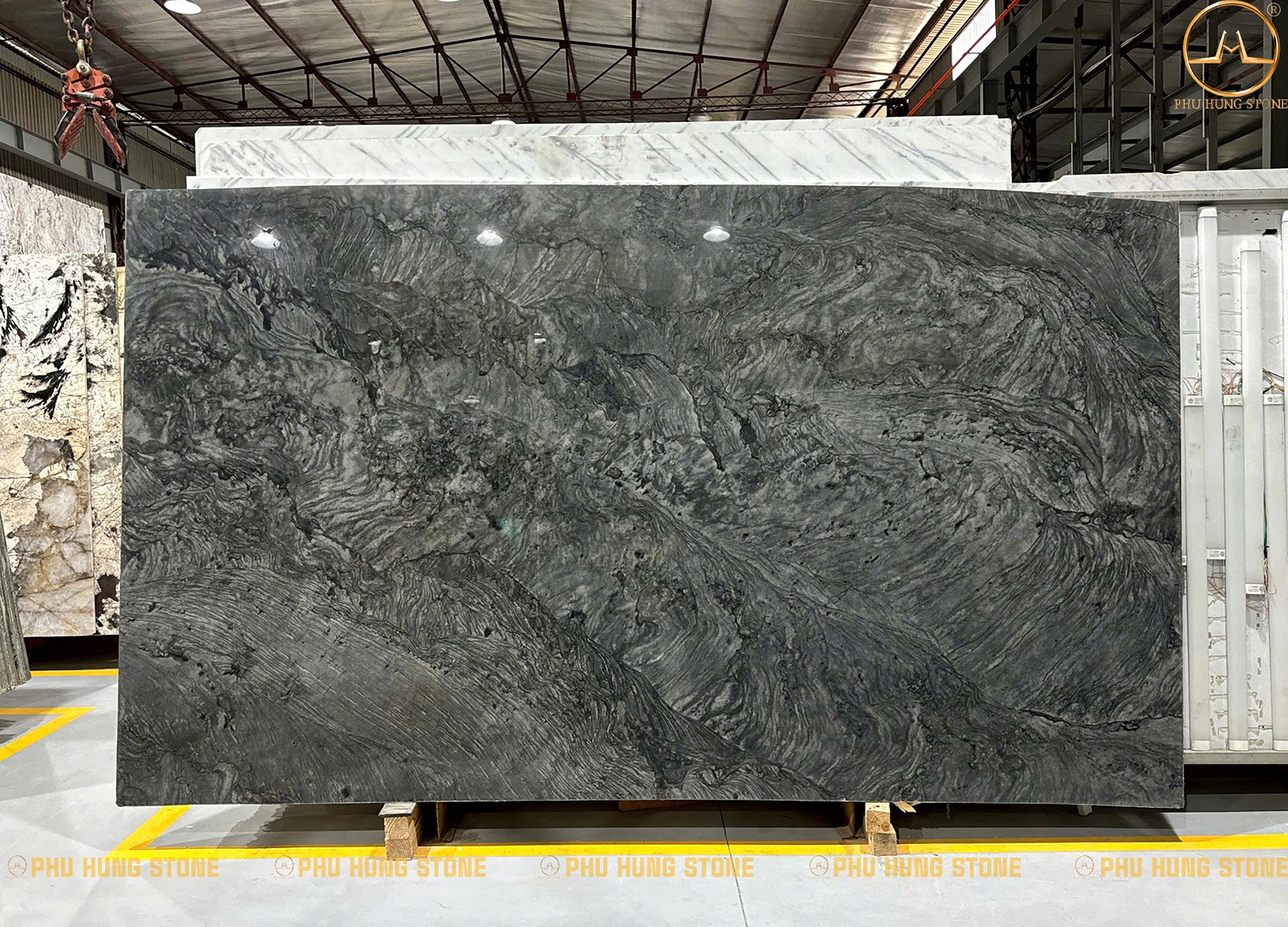 Hình ảnh Đá Quartz London Grey tone đen huyền bí