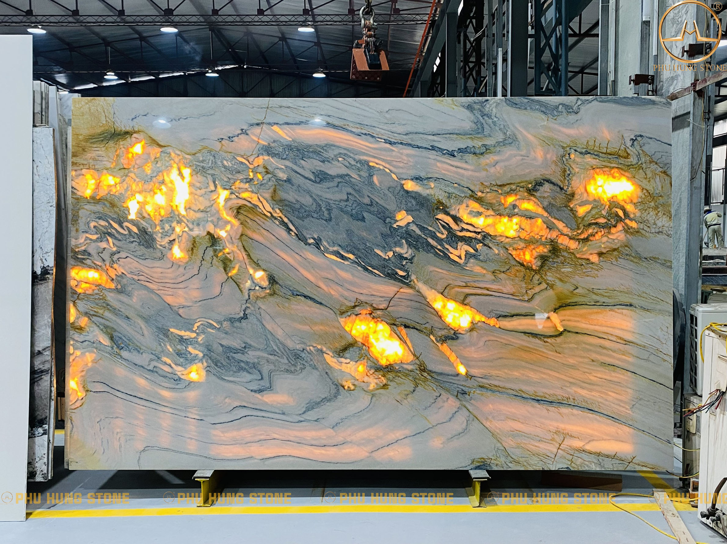 Hình ảnh Đá quartz Macaubas xuyên sáng ấn tượng