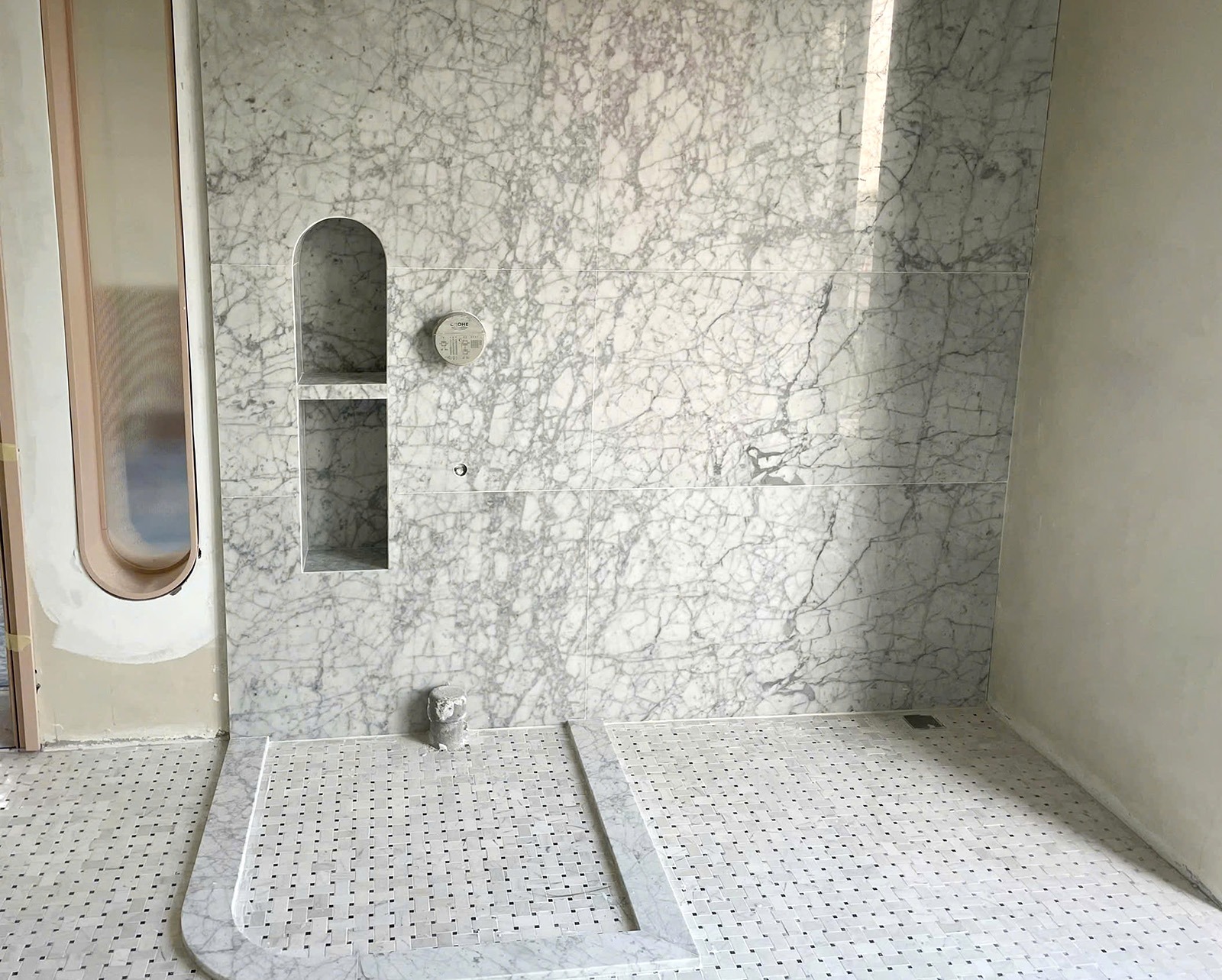 Hình ảnh Đá Trắng Ý ốp phòng tắm nhà vệ sinh