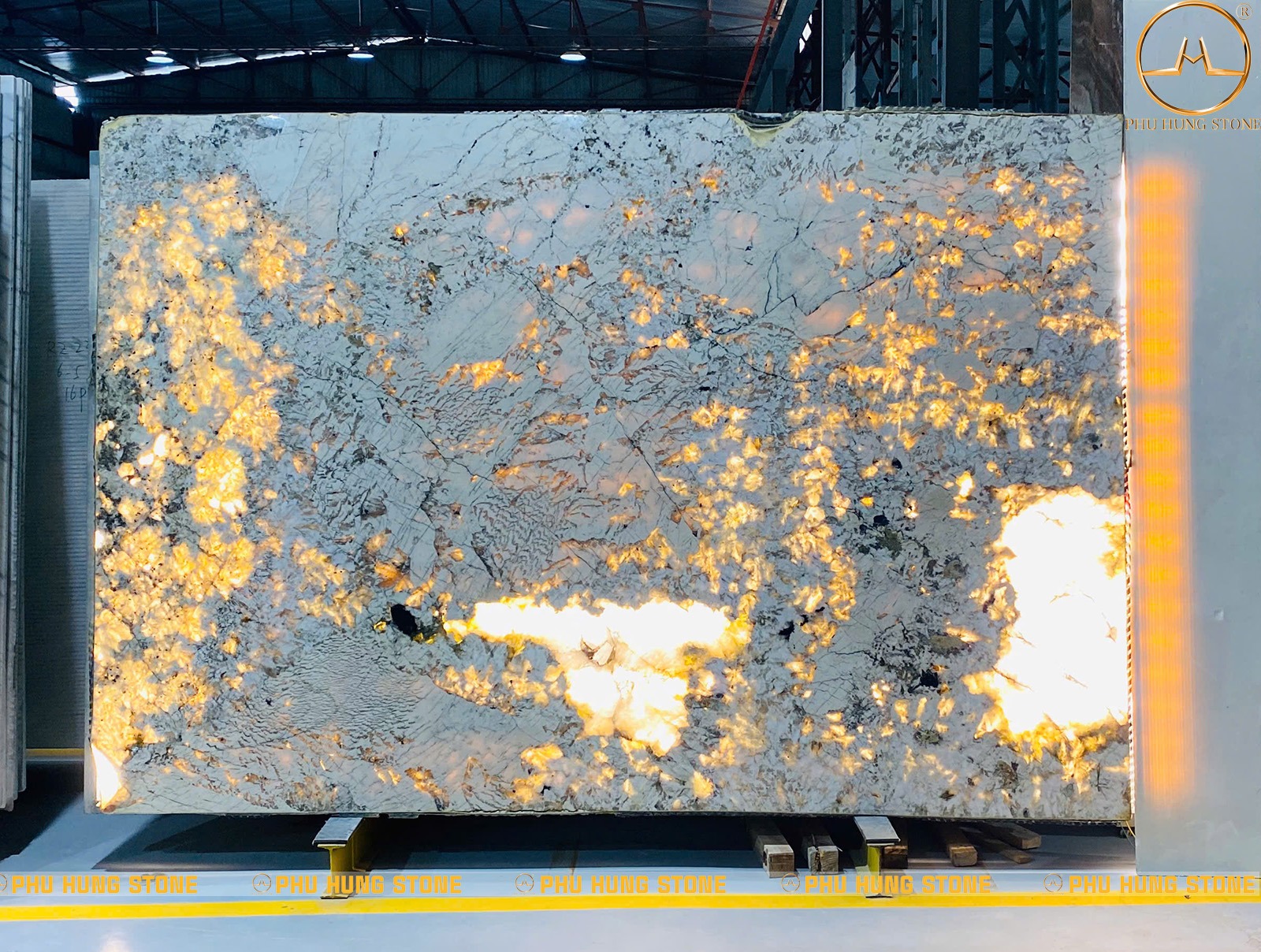 Hình ảnh Đá xuyên sáng Granite Alpinus White 5 đẹp sang