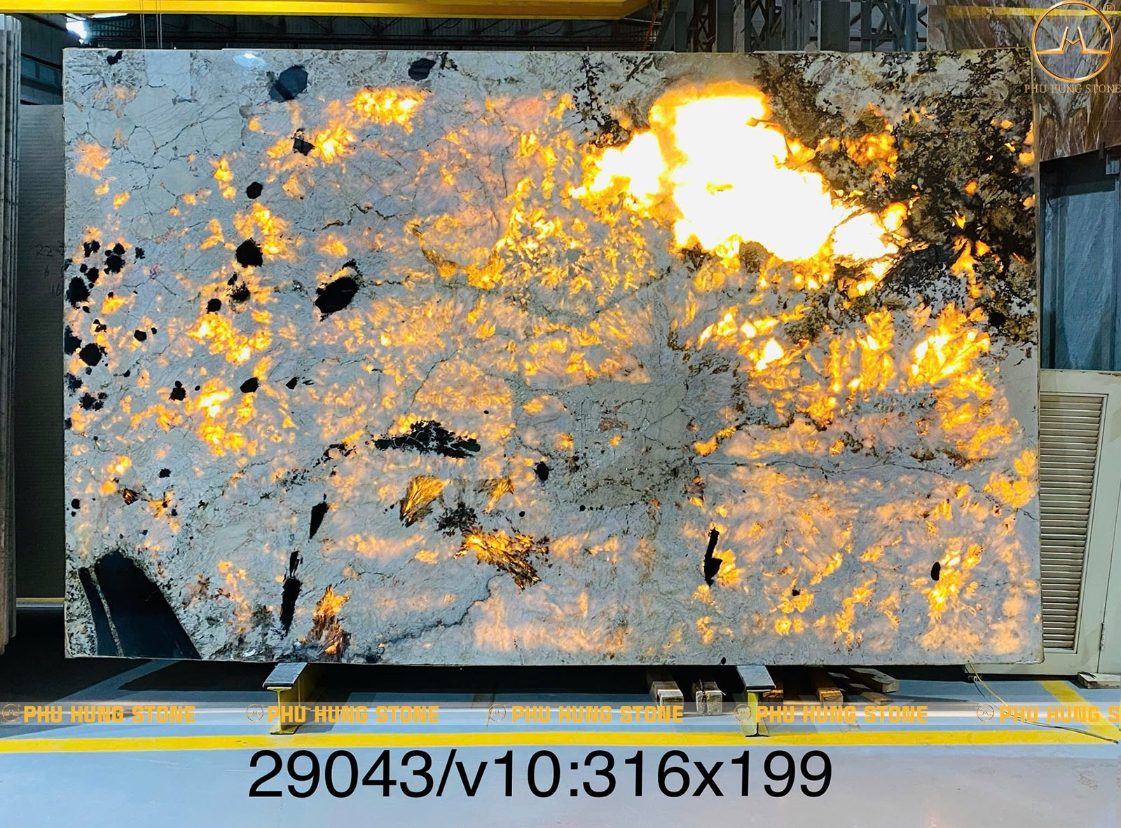 Hình ảnh Mẫu đá Granite Alpinus White 1 xuyên sáng