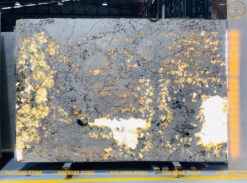 Hình ảnh Mẫu đá Granite Alpinus White 5 chiếu đèn xuyên sáng đẹp