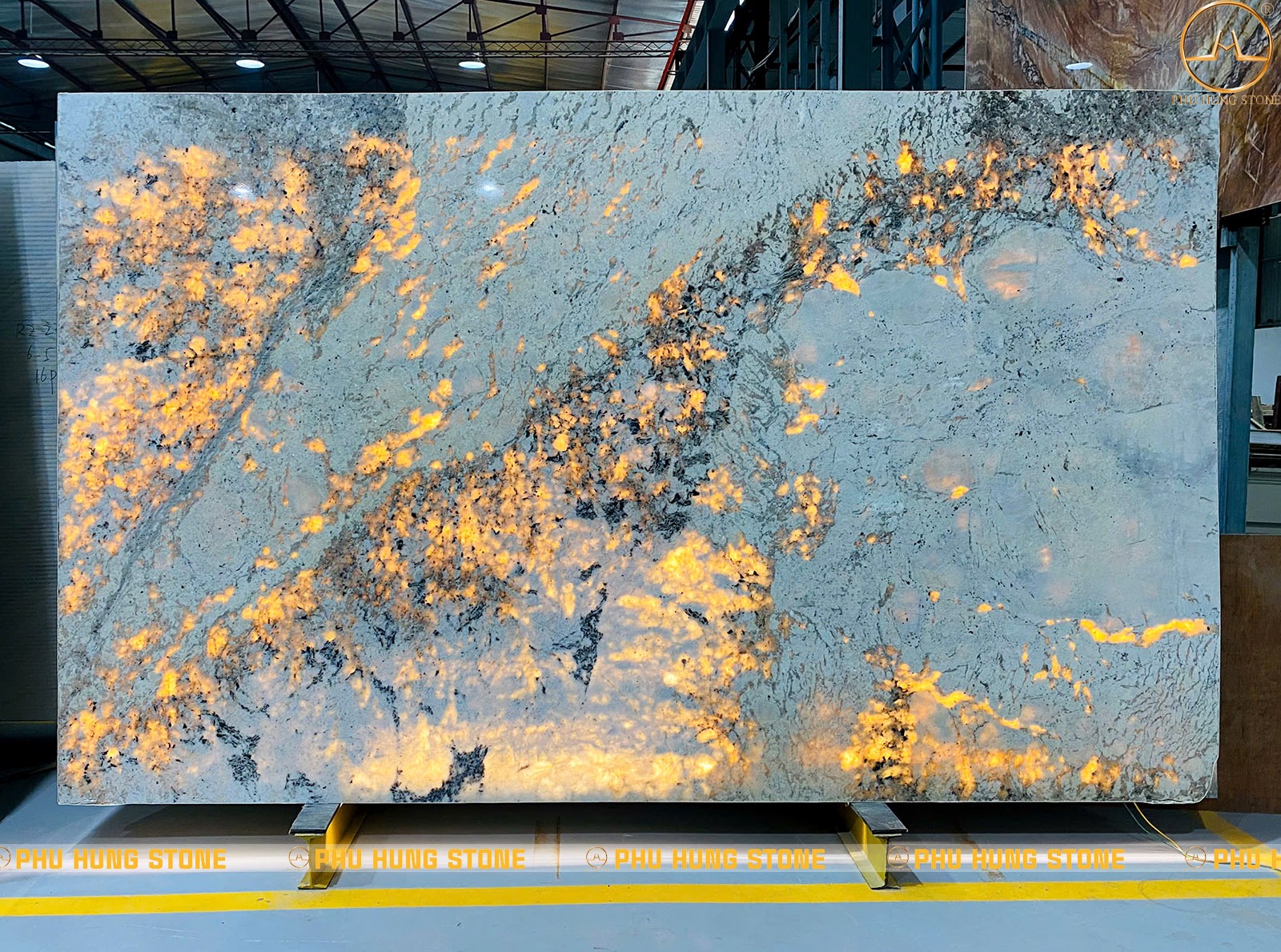 Hình ảnh Mẫu đá Granite Monalisa xuyên sáng đẹp hiện đại