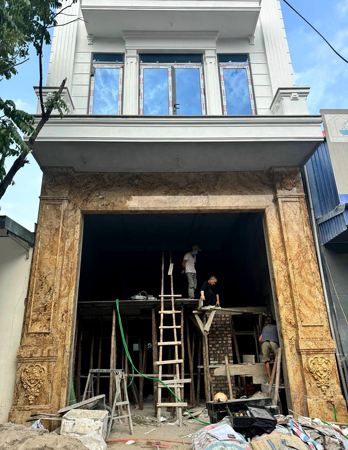 Hình ảnh Mẫu đá granite Solarius ốp mặt tiền đẹp sang