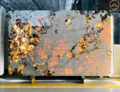 Hình ảnh Mẫu Đá Granite Swiss Alps 03 khi chiếu đèn xuyên sáng