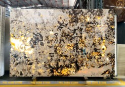 Hình ảnh Mẫu Đá Granite Swiss Alps 04 chiếu đèn xuyên sáng