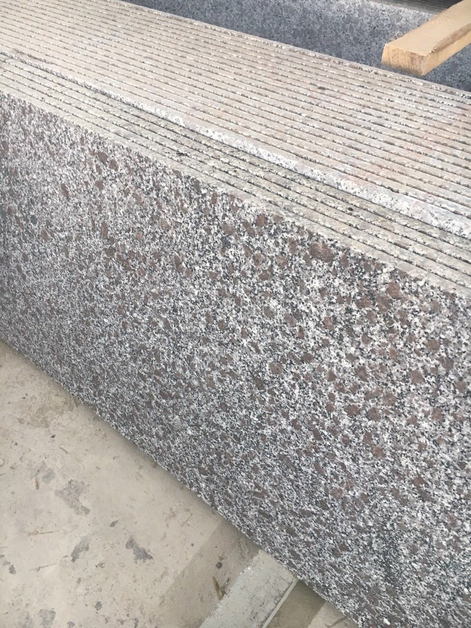 Hình ảnh Mẫu đá granite tím hoa cà khổ nhỏ