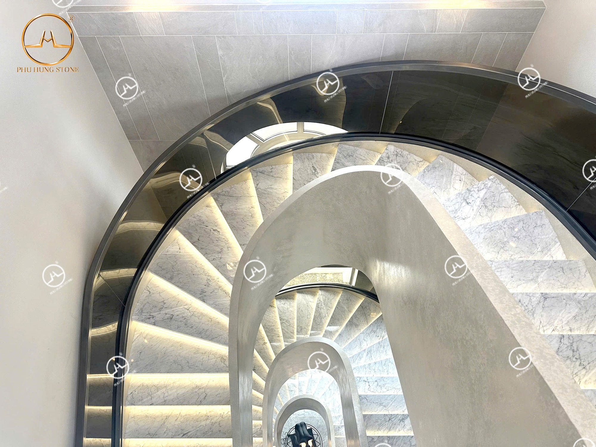 Hình ảnh Mẫu Đá Marble Trắng Ý ốp cầu thang cong