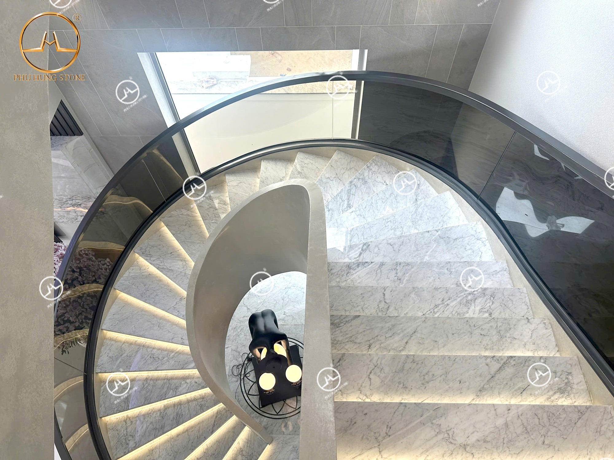 Hình ảnh Mẫu Đá Marble Trắng Ý ốp lát cầu thang đẹp sang