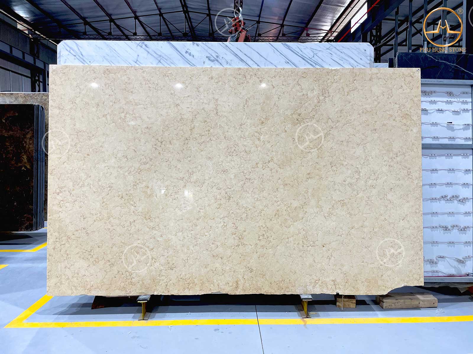 Hình ảnh Mẫu đá marble vàng sò làm cầu thang