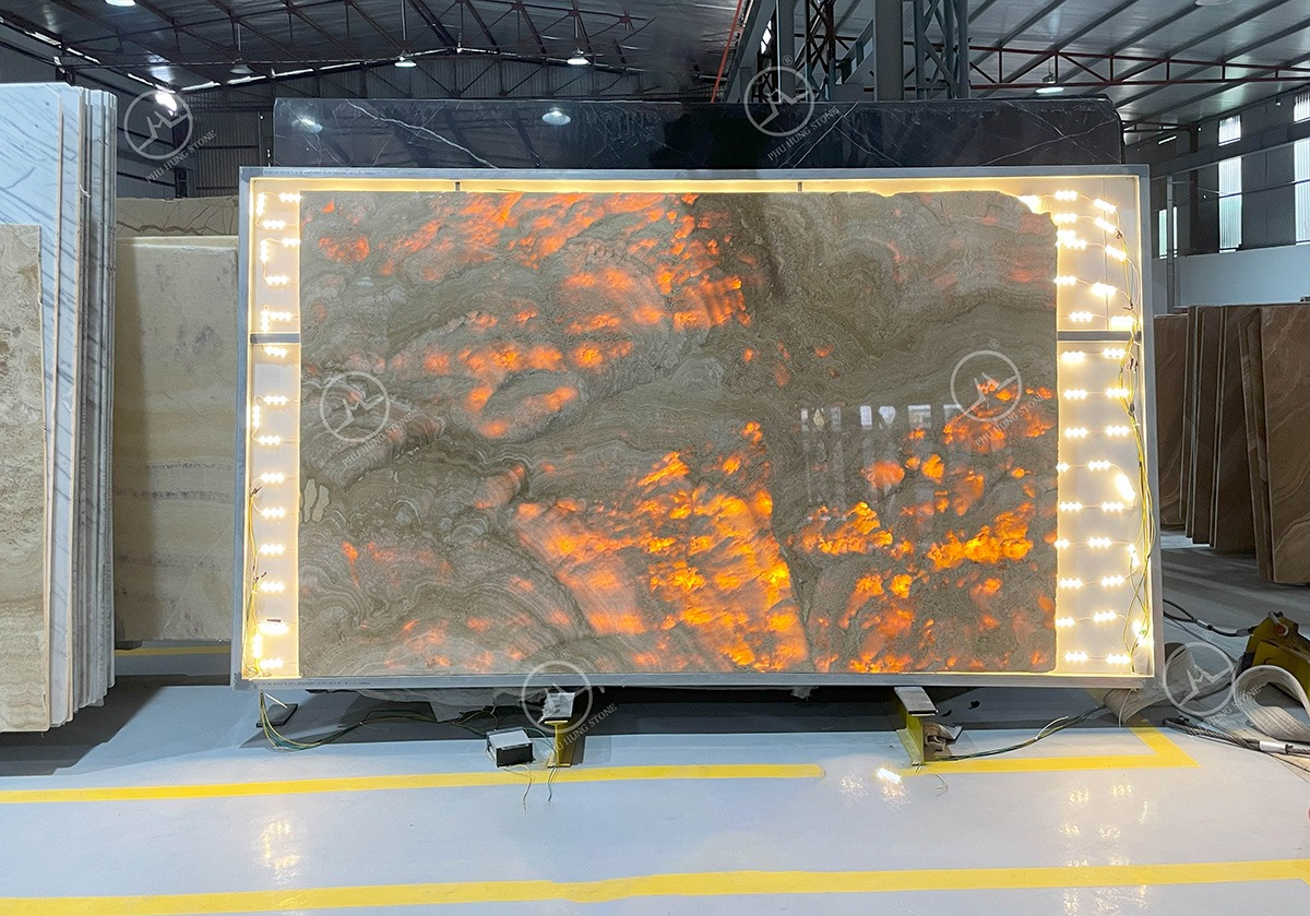 Hình ảnh Mẫu đá Onyx vân mây 01 khi được chiếu xuyên sáng