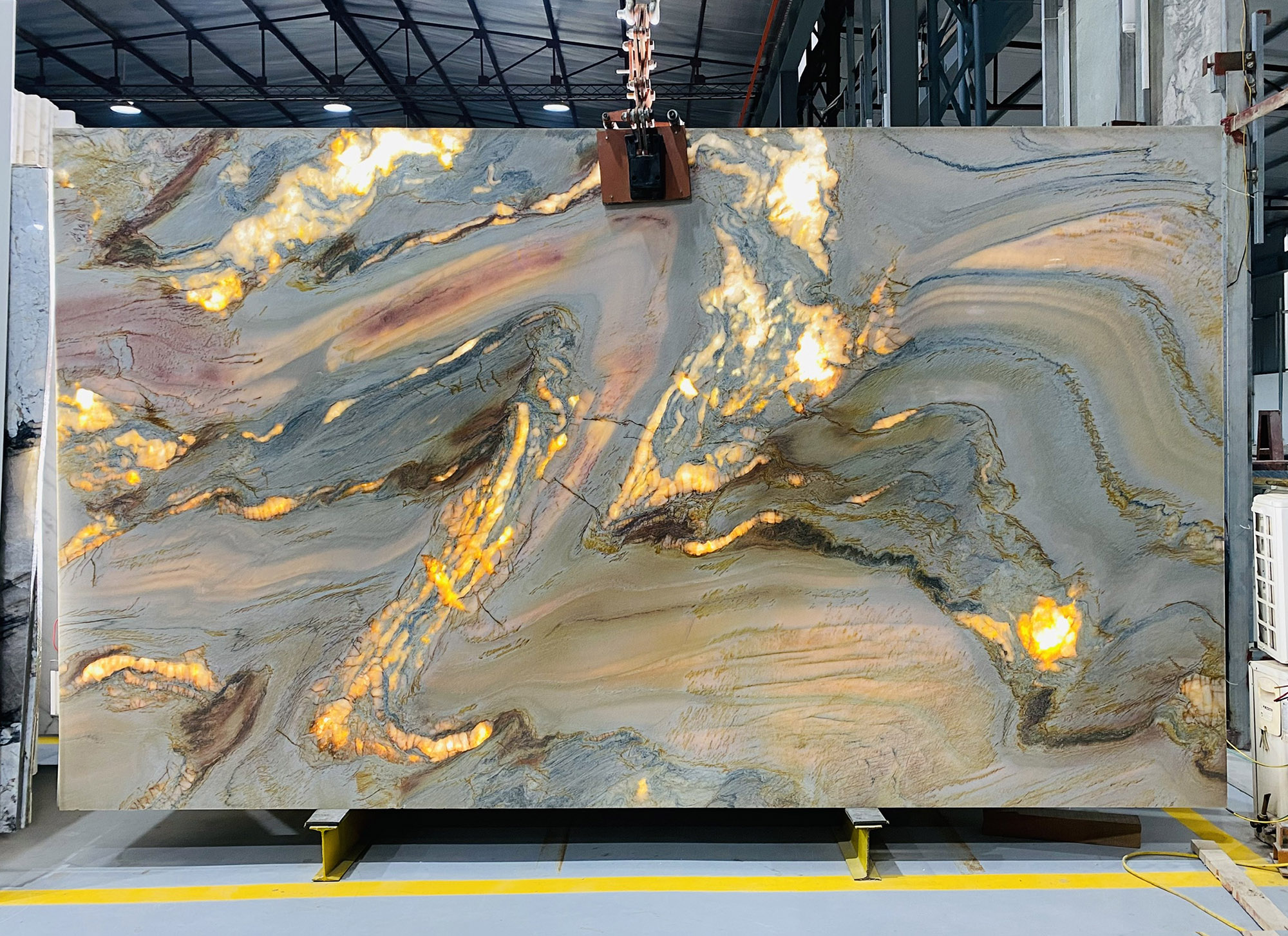 Hình ảnh Mẫu Đá Quartz Dragonbay xuyên sáng đẹp