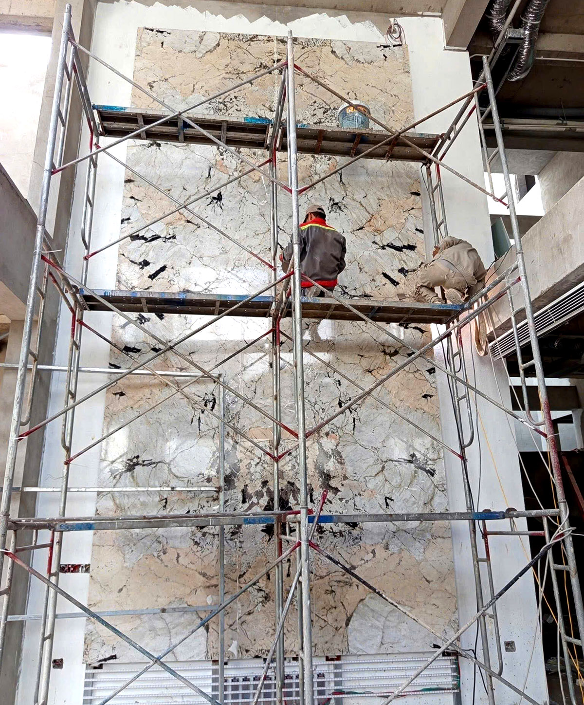 Hình ảnh Thi công đá tự nhiên làm tranh đá thông tầng đẹp