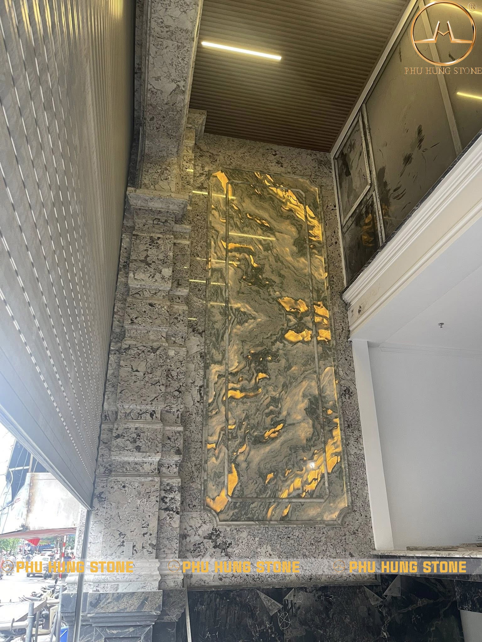 Hình ảnh Tranh đá Milano thông tầng xuyên sáng