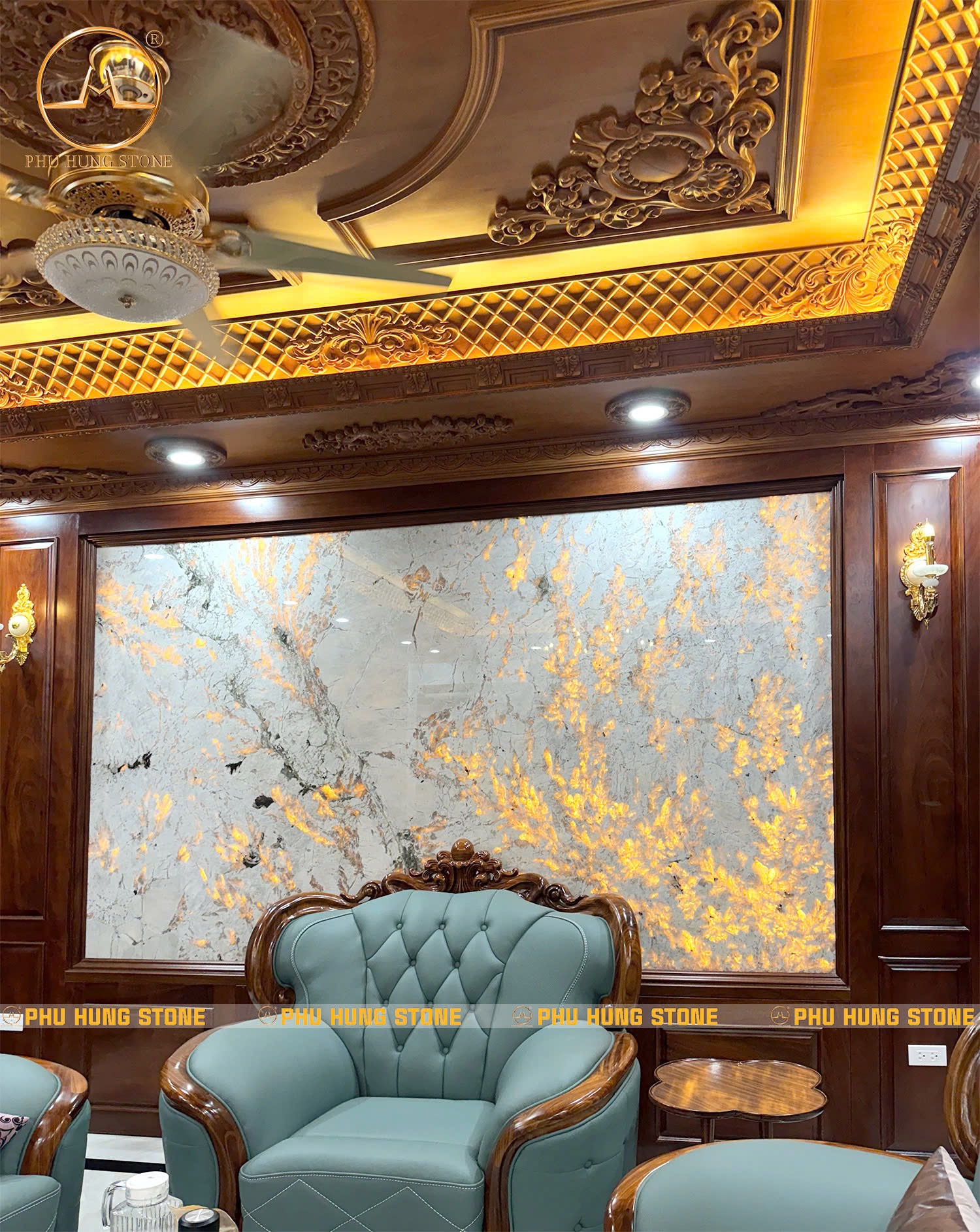 Hình ảnh Tranh đá xuyên sáng cho phòng khách biệt thự